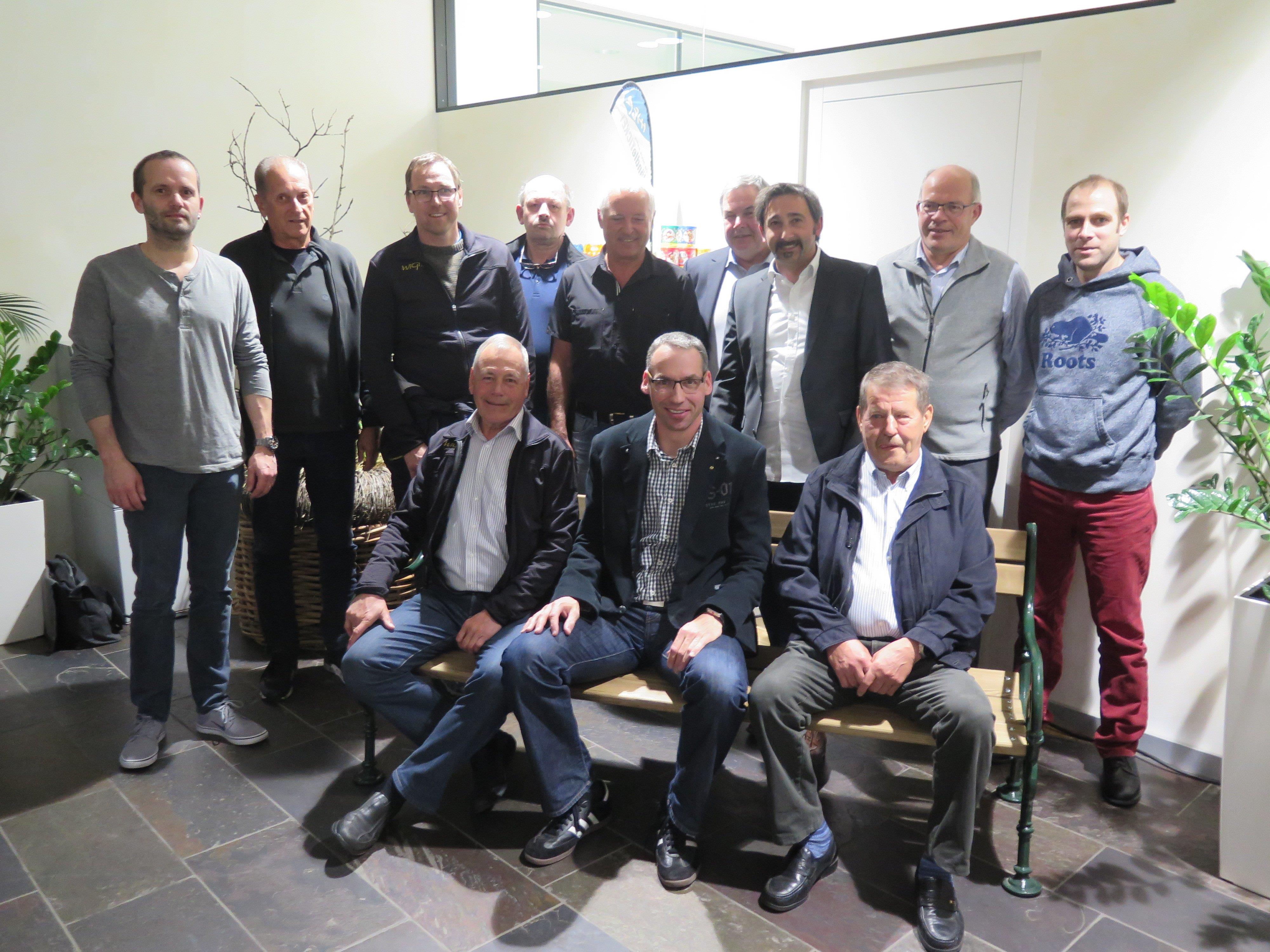 WIGI-Obmann und -Vorstand mit Ehrenmitgliedern.