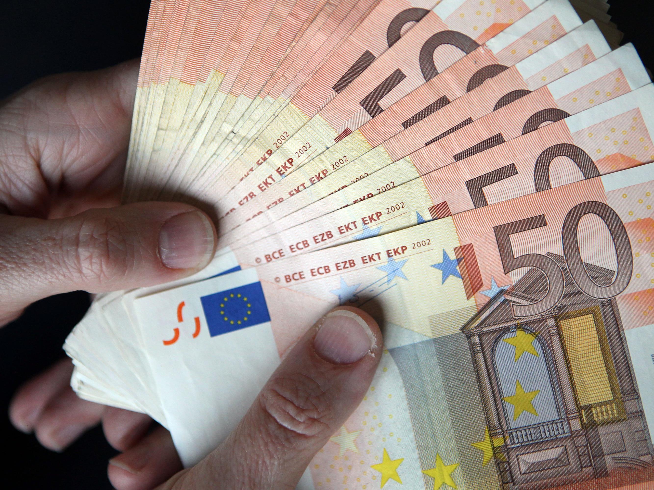 Diese alten 50 Euro Scheine werden jetzt aus dem Verkehr gezogen.