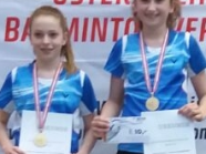 Österreichs Nr. 1 im Damendoppel U 13: Johanna Doppelreiter (Rankweil), Lena Rumpold, BC Götzis