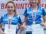 Österreichs Nr. 1 im Damendoppel U 13: Johanna Doppelreiter (Rankweil), Lena Rumpold, BC Götzis Österreichs Nr. 1 im Damendoppel U 13: Johanna Doppelreiter (Rankweil), Lena Rumpold, BC Götzis