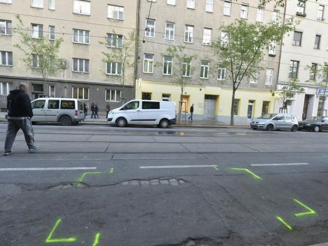 Der Mann wurde tödlich verletzt auf der Straße aufgefunden. Der Mann wurde tödlich verletzt auf der Straße aufgefunden.