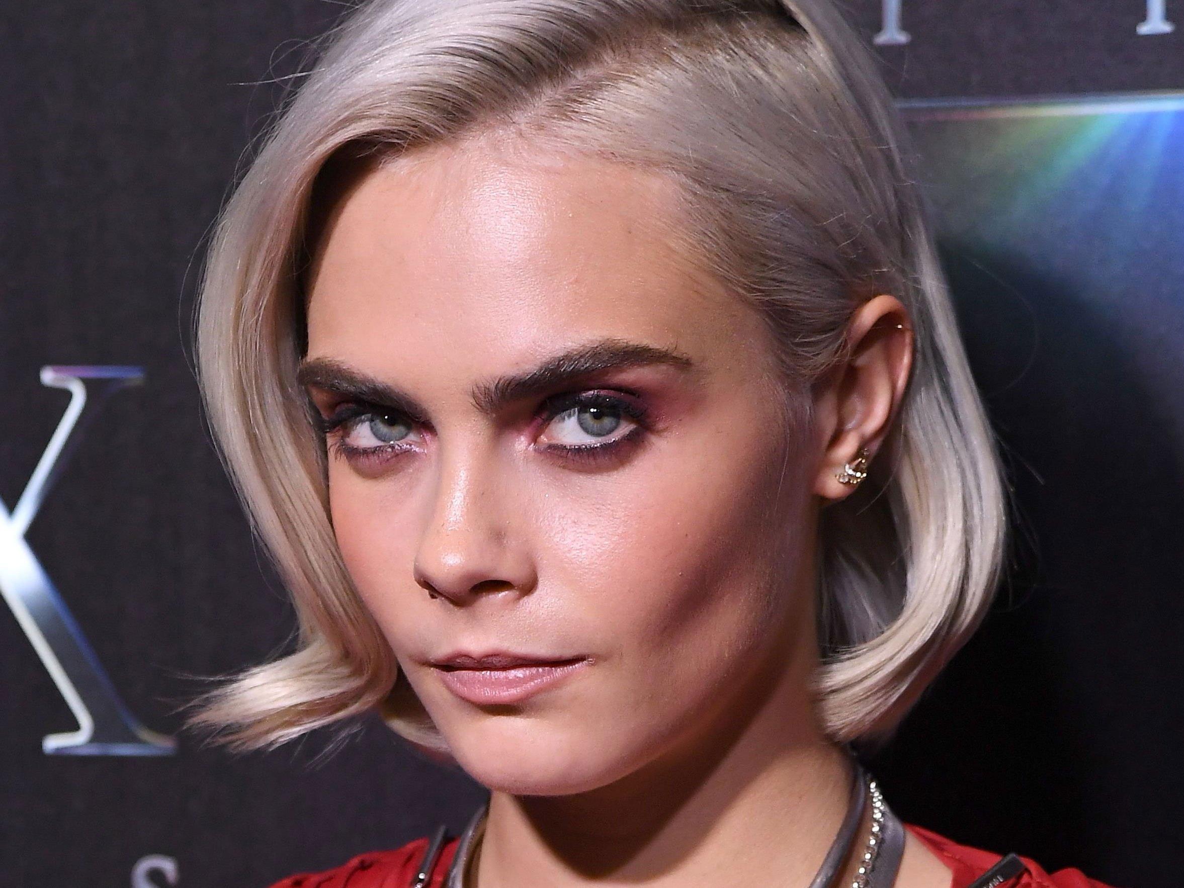 So sieht Model Cara Delevingne nicht mehr aus - sie trägt jetzt Glatze.