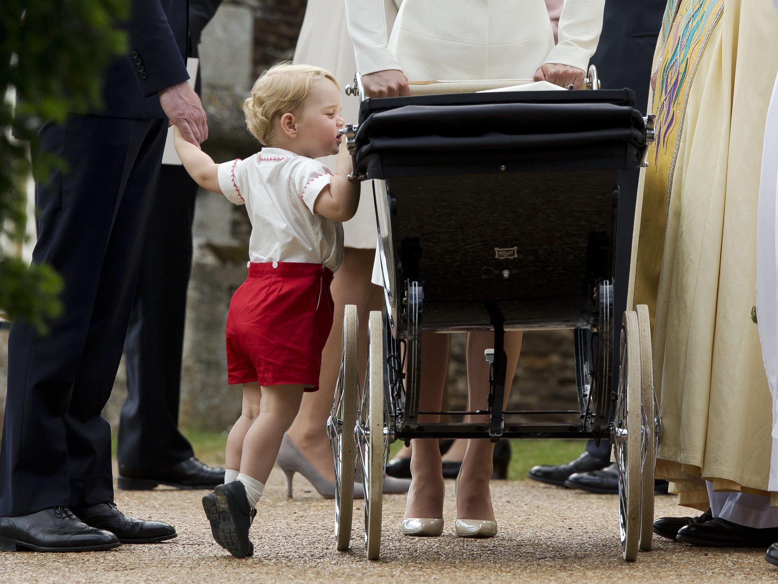 Prinz George (3) und seine Schwester Charlotte (1) sollen bei der Trauung ihrer Tante Pippa Middleton (33) eine wichtige Rolle spielen. Prinz George (3) und seine Schwester Charlotte (1) sollen bei der Trauung ihrer Tante Pippa Middleton (33) eine wichtige Rolle spielen.