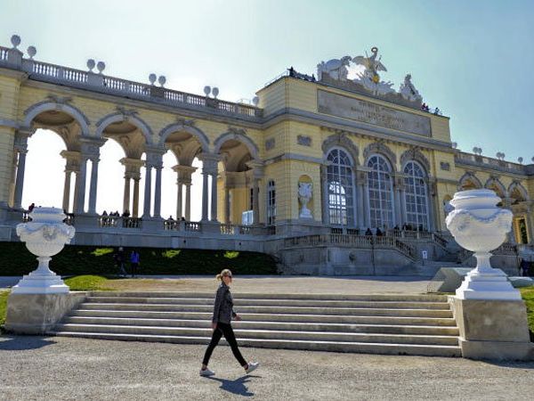 Die Wiener Gloriette ist fertig saniert. Die Wiener Gloriette ist fertig saniert.
