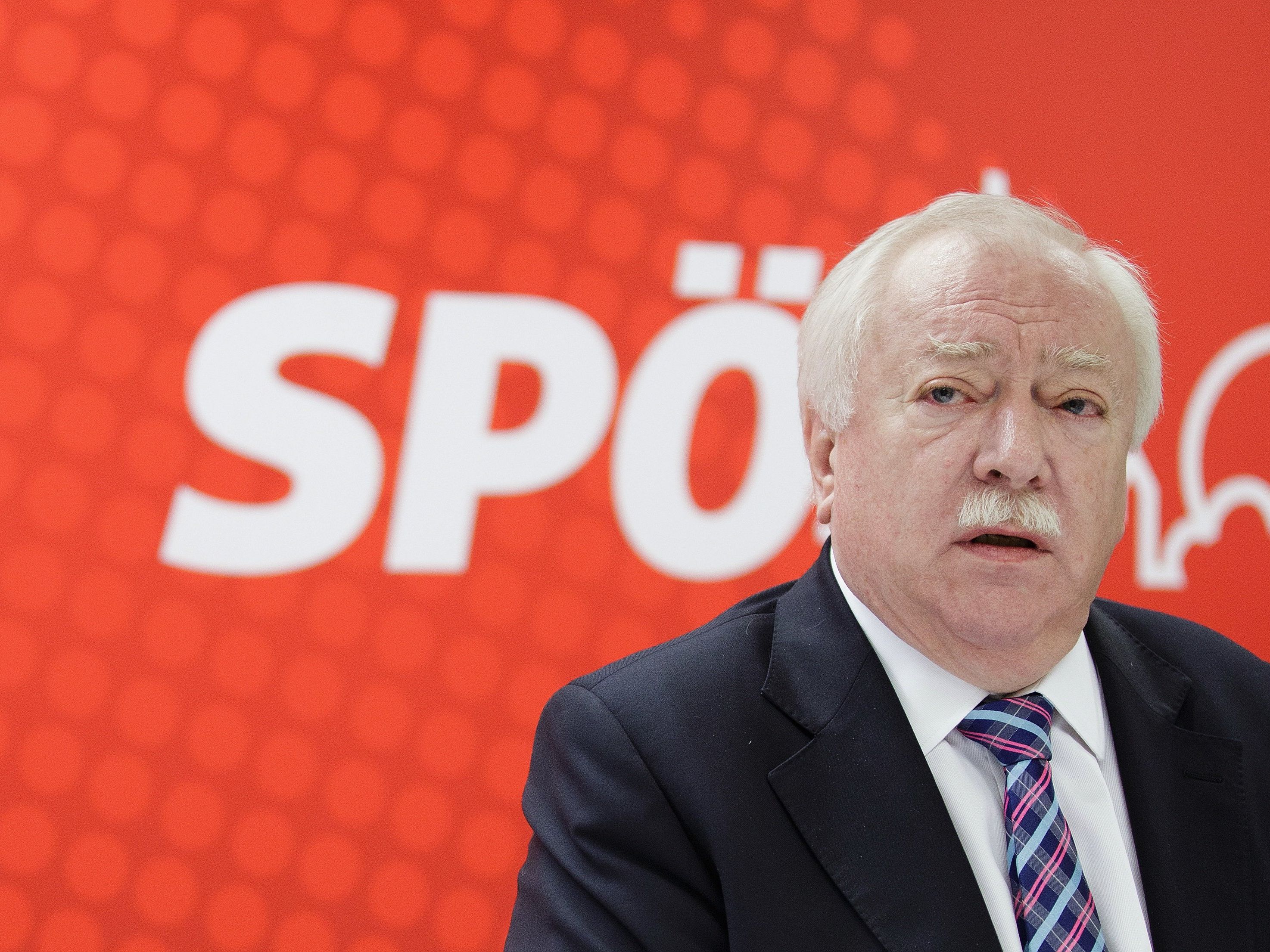 Wiener SPÖ-Parteitag mit letzter Wahl Häupls zum Parteichef Wiener SPÖ-Parteitag mit letzter Wahl Häupls zum Parteichef