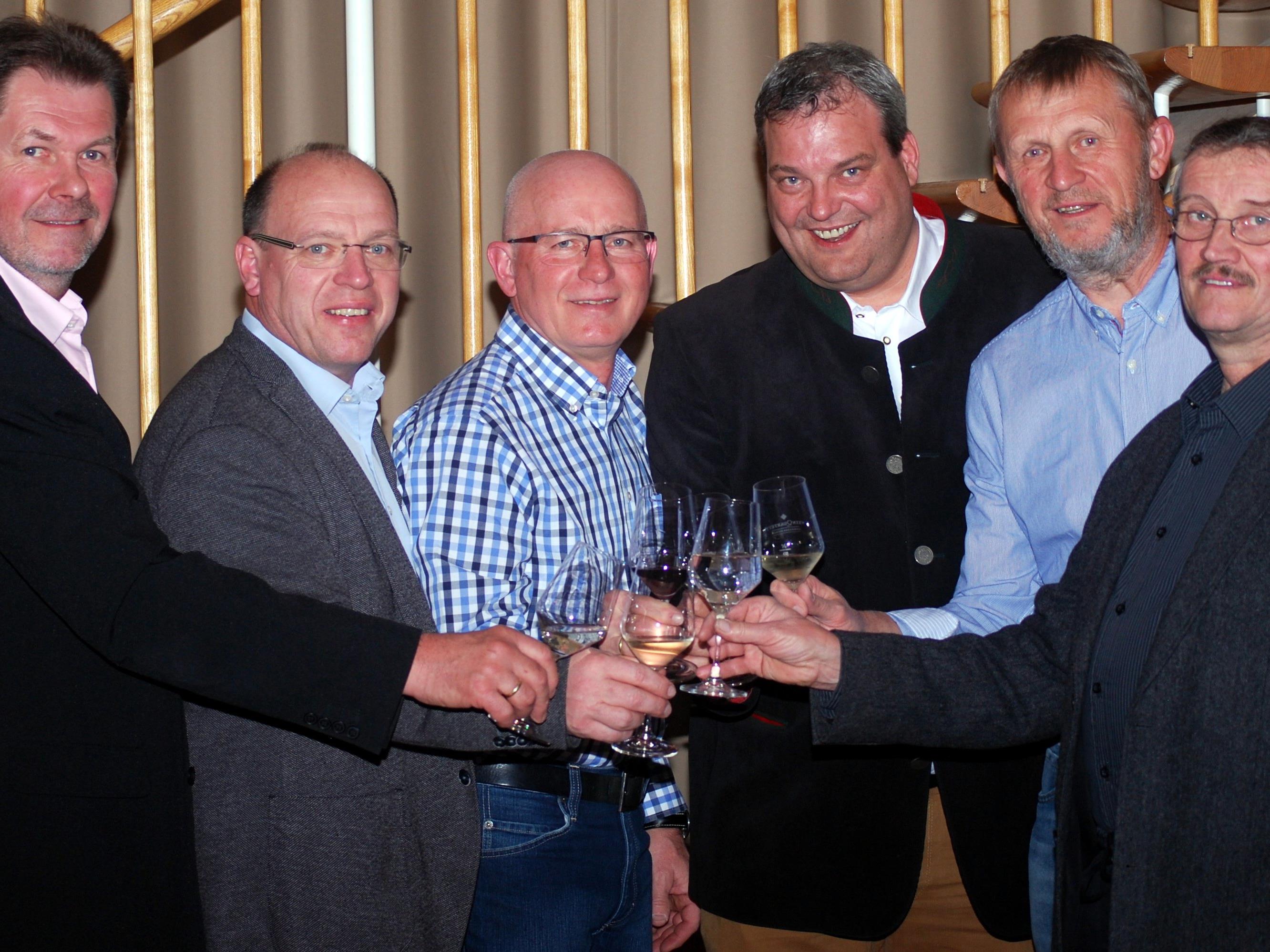 Vizebürgermeister Wiesenegger, Weinquartett Bayer, Liegenfeld, Neumayer und Sommer, sowie dem Weingut Förstl