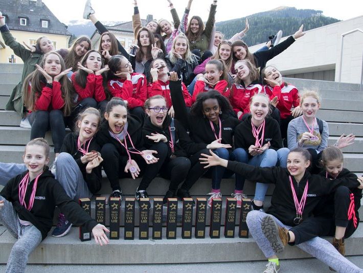 Erfolgreiche Mannschaft der DANCE HALL Erfolgreiche Mannschaft der DANCE HALL