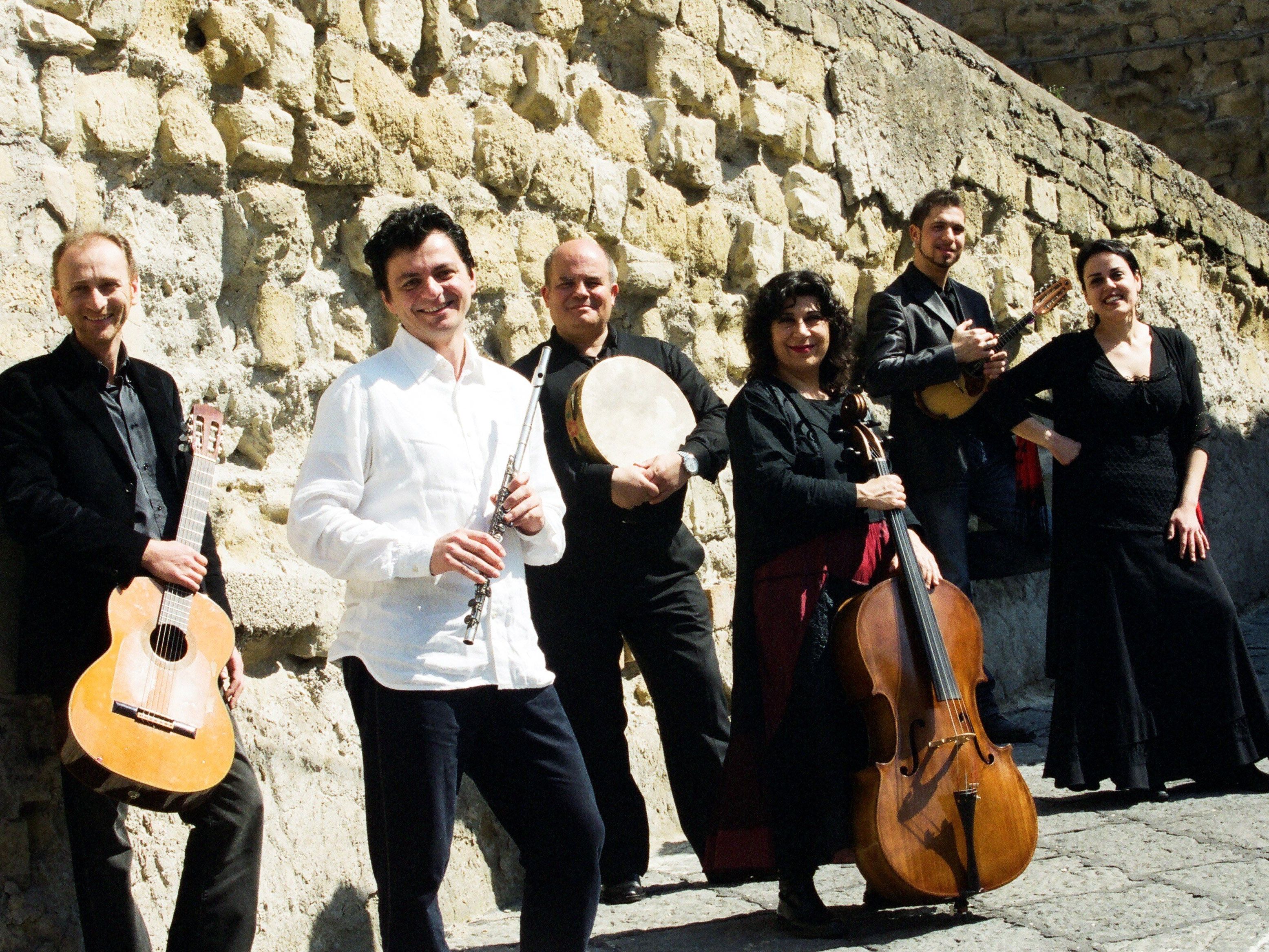 Am 5. Mai kommen mit dem Neapolis Ensemble Mittelmeergefühle im Freudenhaus auf. Am 5. Mai kommen mit dem Neapolis Ensemble Mittelmeergefühle im Freudenhaus auf.