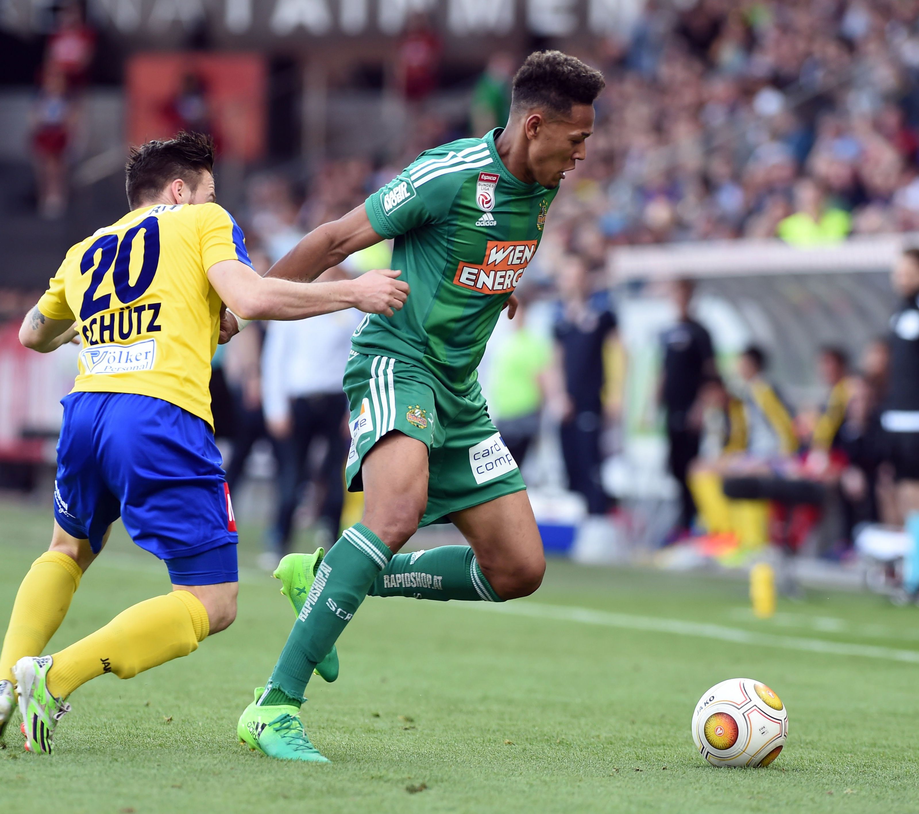 Daniel Schütz (SKN St. Pölten) und Joelinton Cassio Apolinaro de Lira (SK Rapid Wien) beim Spiel Daniel Schütz (SKN St. Pölten) und Joelinton Cassio Apolinaro de Lira (SK Rapid Wien) beim Spiel