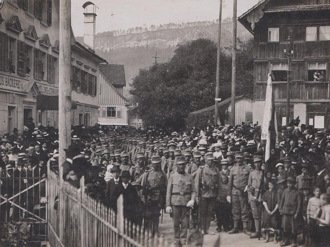 1915 am Schwanenplatz: Die Wolfurter Standschützen müssen als letztes Aufgebot in den 1. Weltkrieg.
