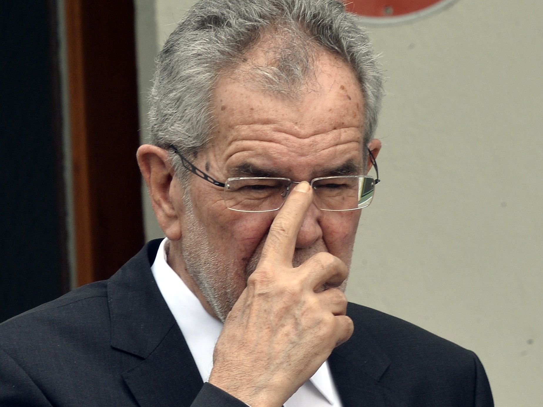 Van der Bellen macht Schlagzeilen. Van der Bellen macht Schlagzeilen.