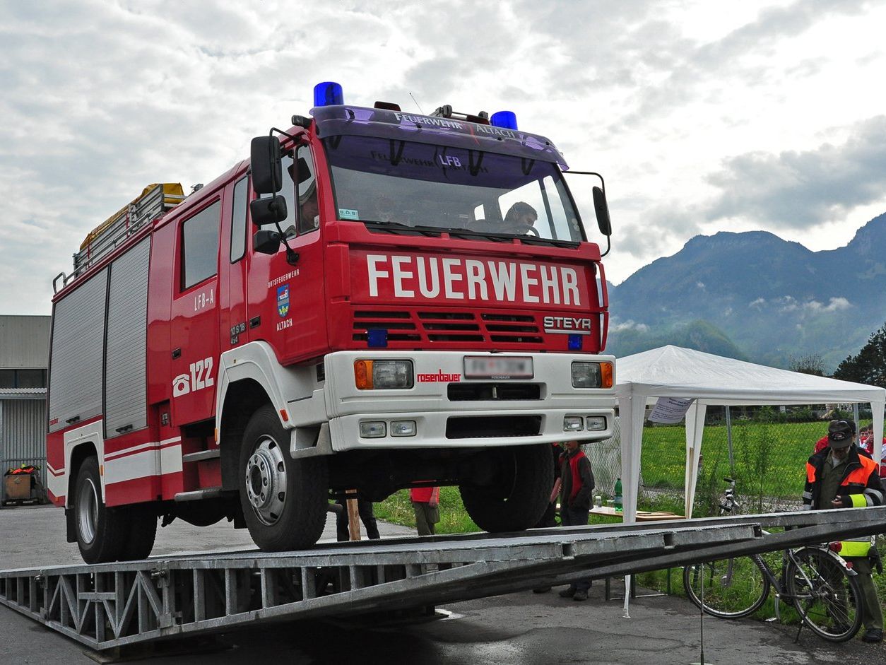Geschicklichkeitsfahren für Einsatzfahrer/innen Geschicklichkeitsfahren für Einsatzfahrer/innen