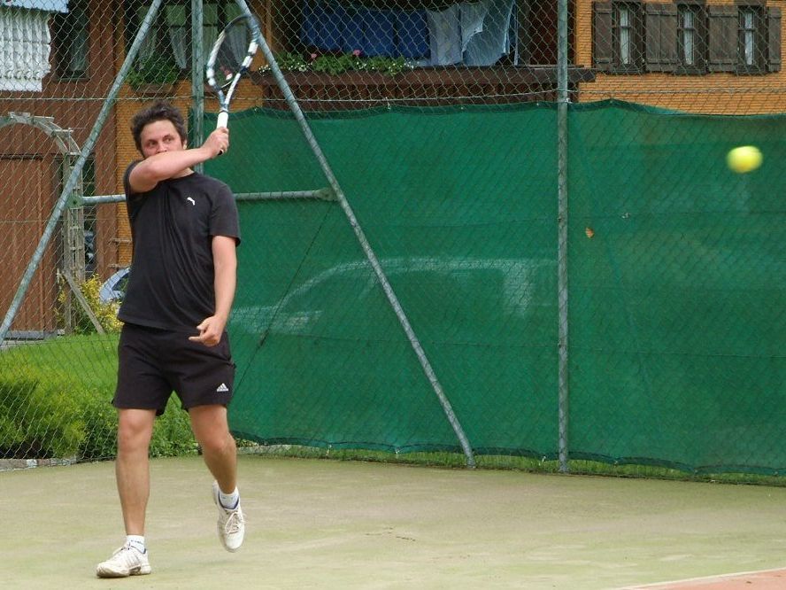 Reinhard Sutterlüty und seine Kollegen vom TC Lingenau streben die Titelverteidigung an. Reinhard Sutterlüty und seine Kollegen vom TC Lingenau streben die Titelverteidigung an.