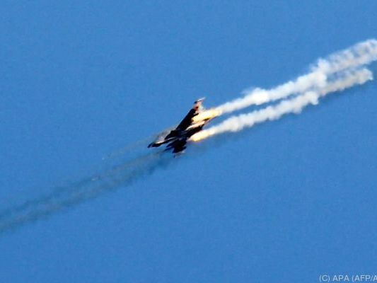 Laut Beobachtern griffen Kampfflugzeuge trotz Sicherheitszonen an Laut Beobachtern griffen Kampfflugzeuge trotz Sicherheitszonen an