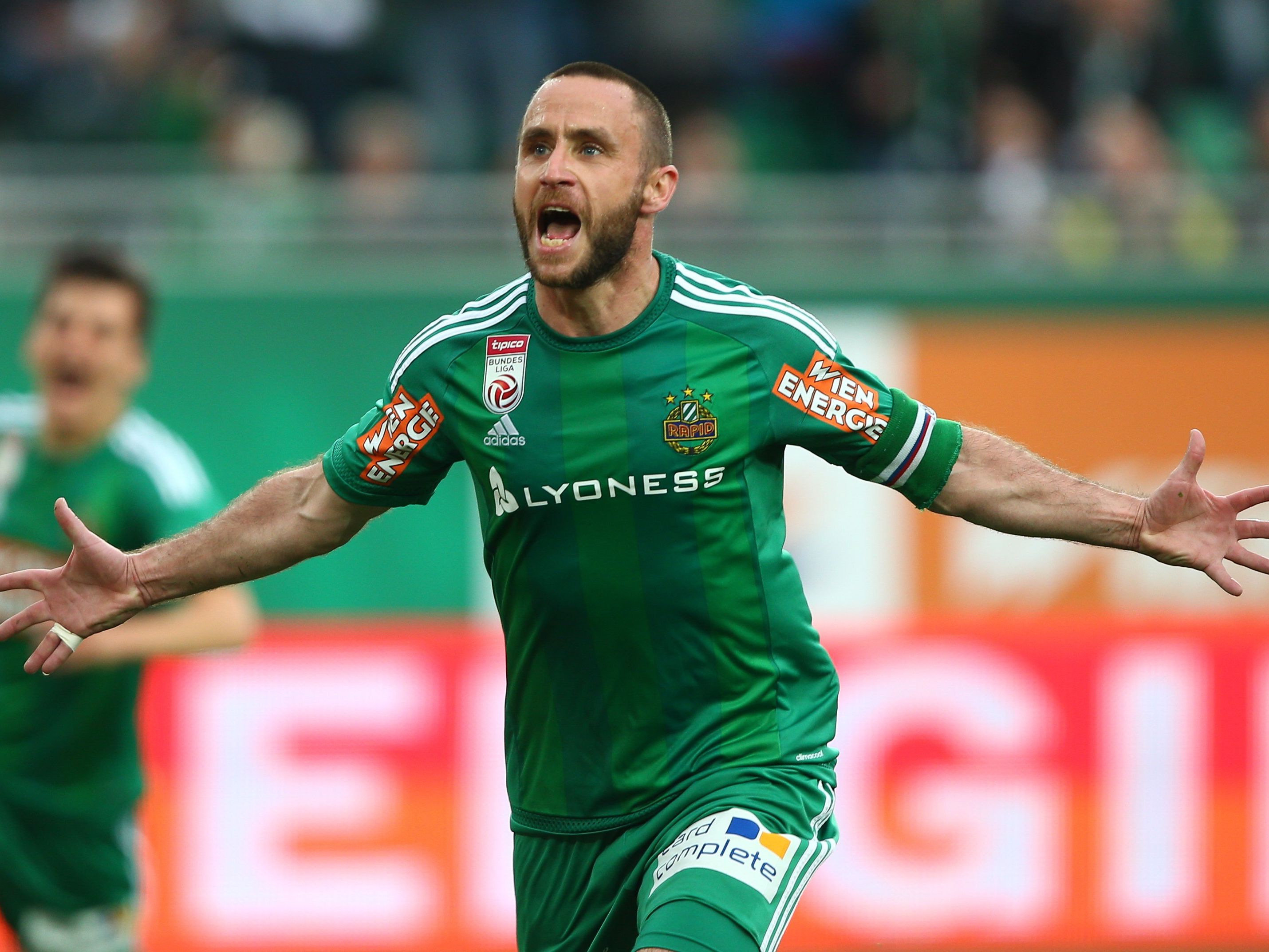 Steffen Hofmann hängt noch ein Jahr bei Rapid Wien dran. Steffen Hofmann hängt noch ein Jahr bei Rapid Wien dran.