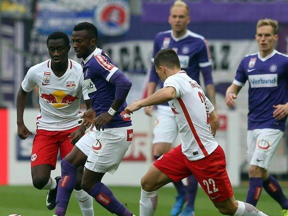 Die Austria Wien muss sich gegen Red Bull Salzburg geschlagen geben. Die Austria Wien muss sich gegen Red Bull Salzburg geschlagen geben.