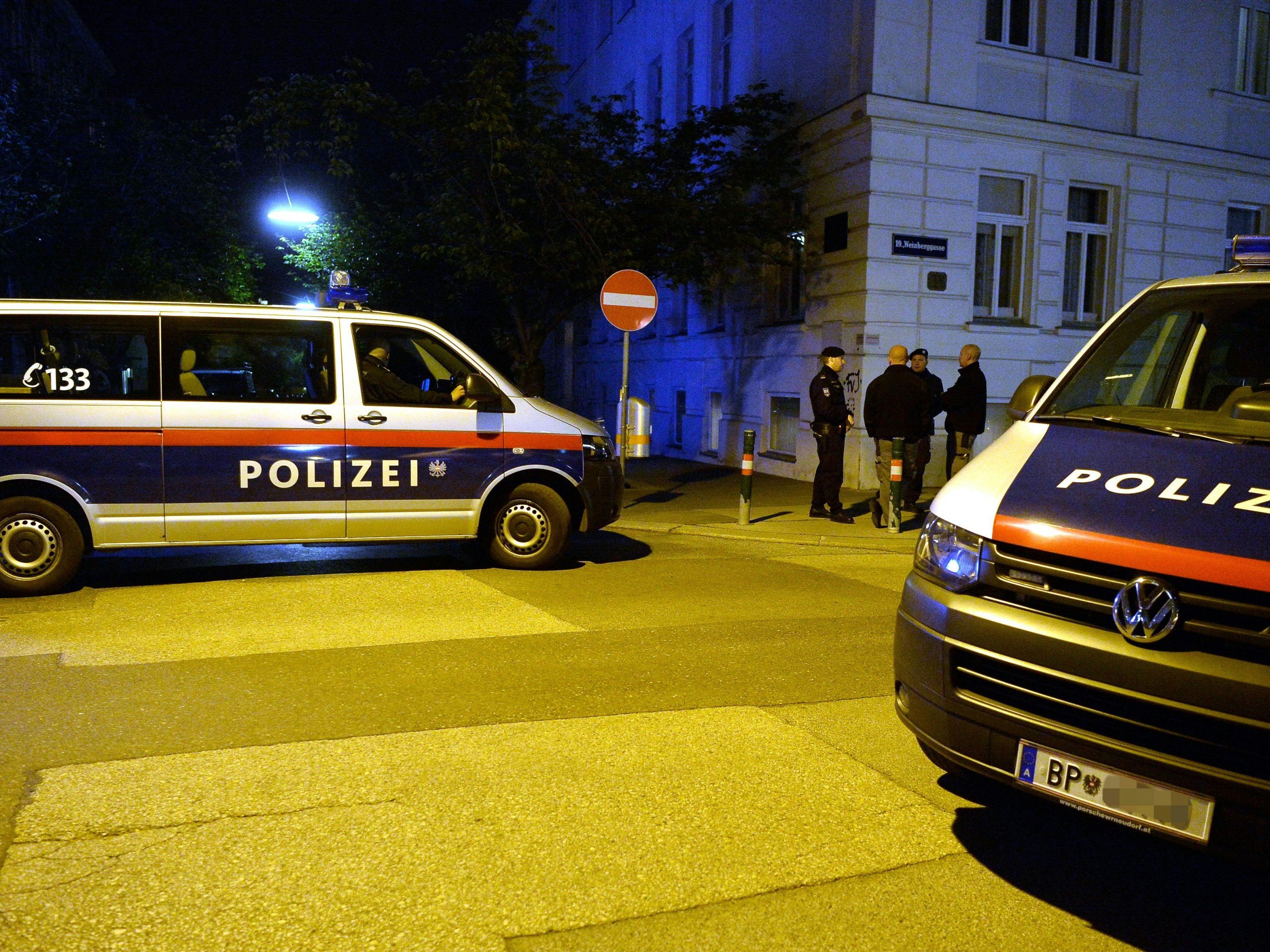 In der Wohnung wurden zahlreiche Schusswaffen entdeckt.