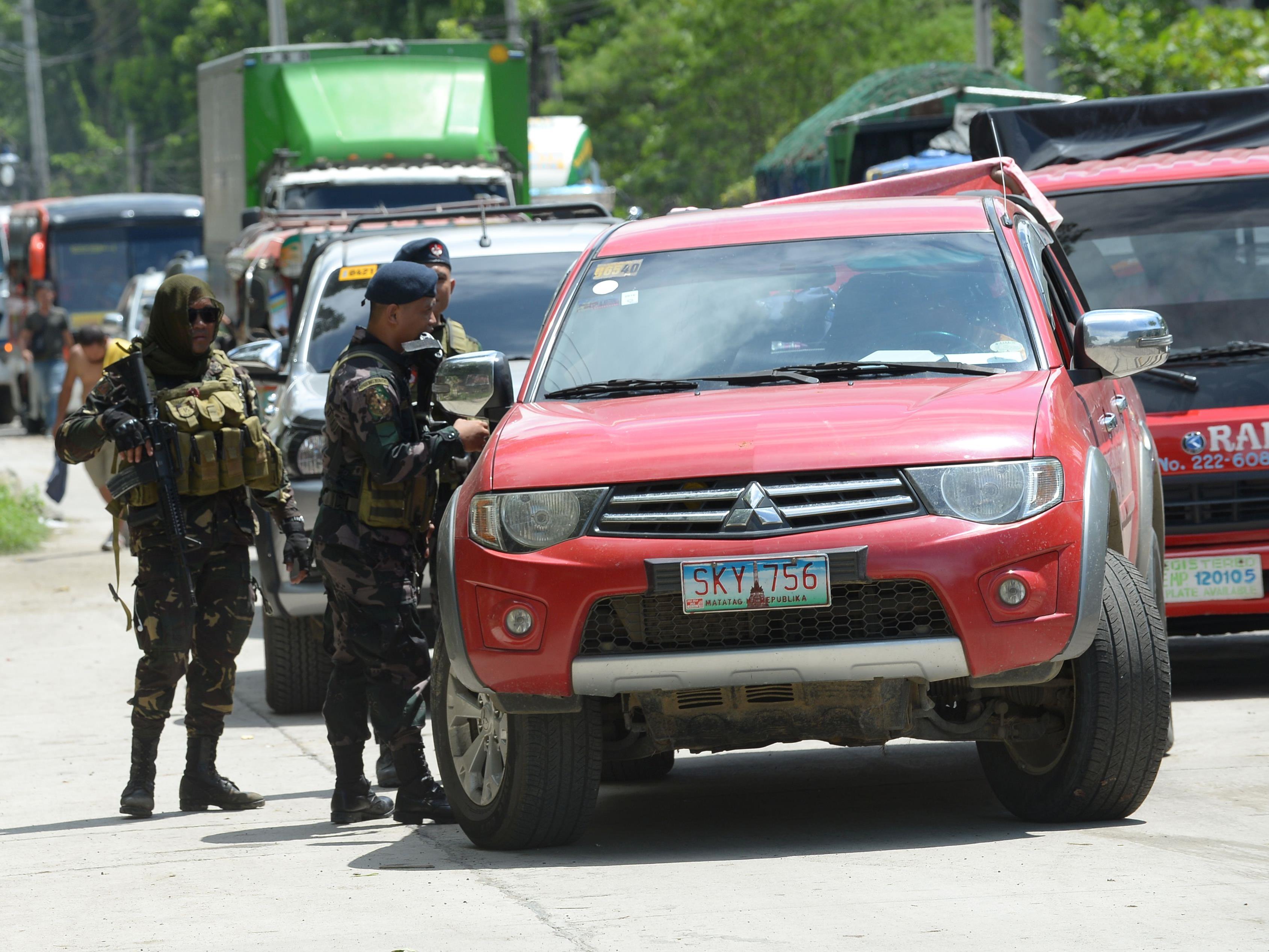 ) - Radikalislamische Extremisten sind in eine Stadt im Süden der Philippinen eingefallen und haben dort mehrere Soldaten und Polizisten getötet und Christen als Geiseln genommen.