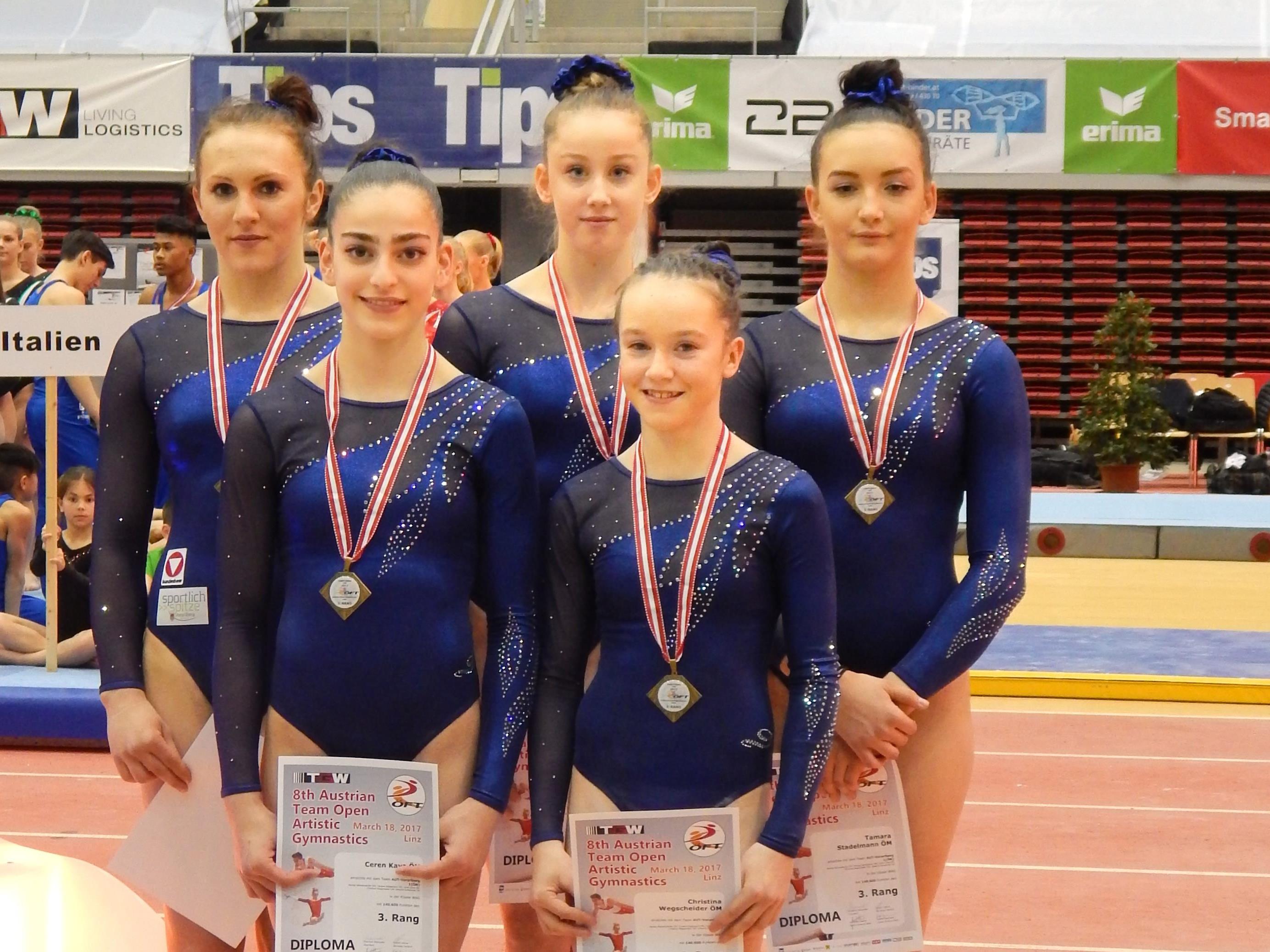 Das Vorarlberger Eliteteam der Damen mit Johanna Schwärzler (hinten Mitte)