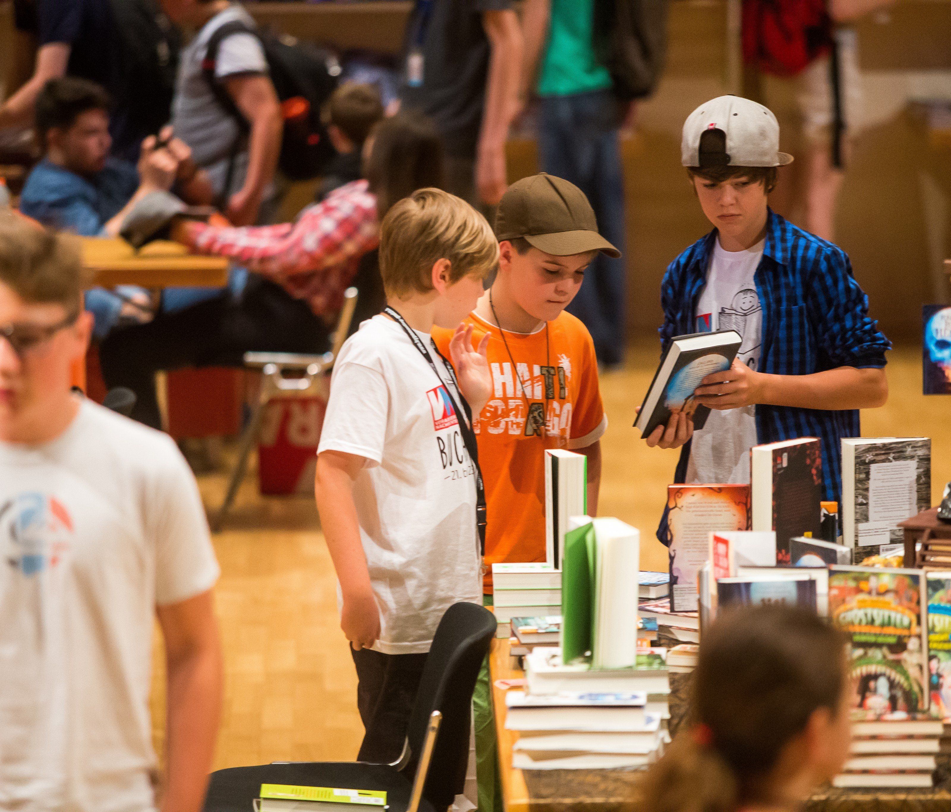 Die Buch-Guides informieren auf der Messe wieder über den neuesten Lesestoff. Die Buch-Guides informieren auf der Messe wieder über den neuesten Lesestoff.