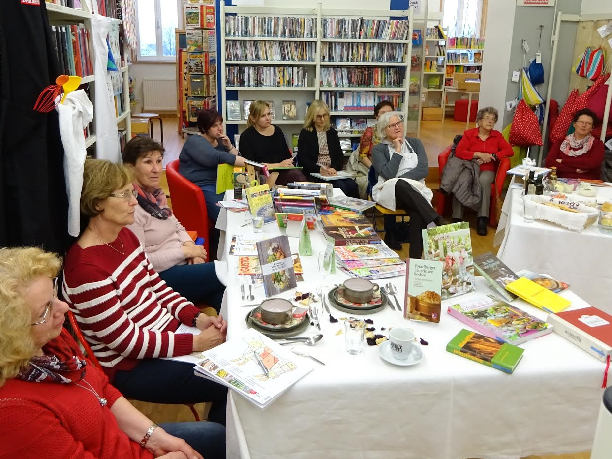 Eine von vielen kreativen und besonderen Veranstaltungen in der Bücherei war der "Buchteltag".