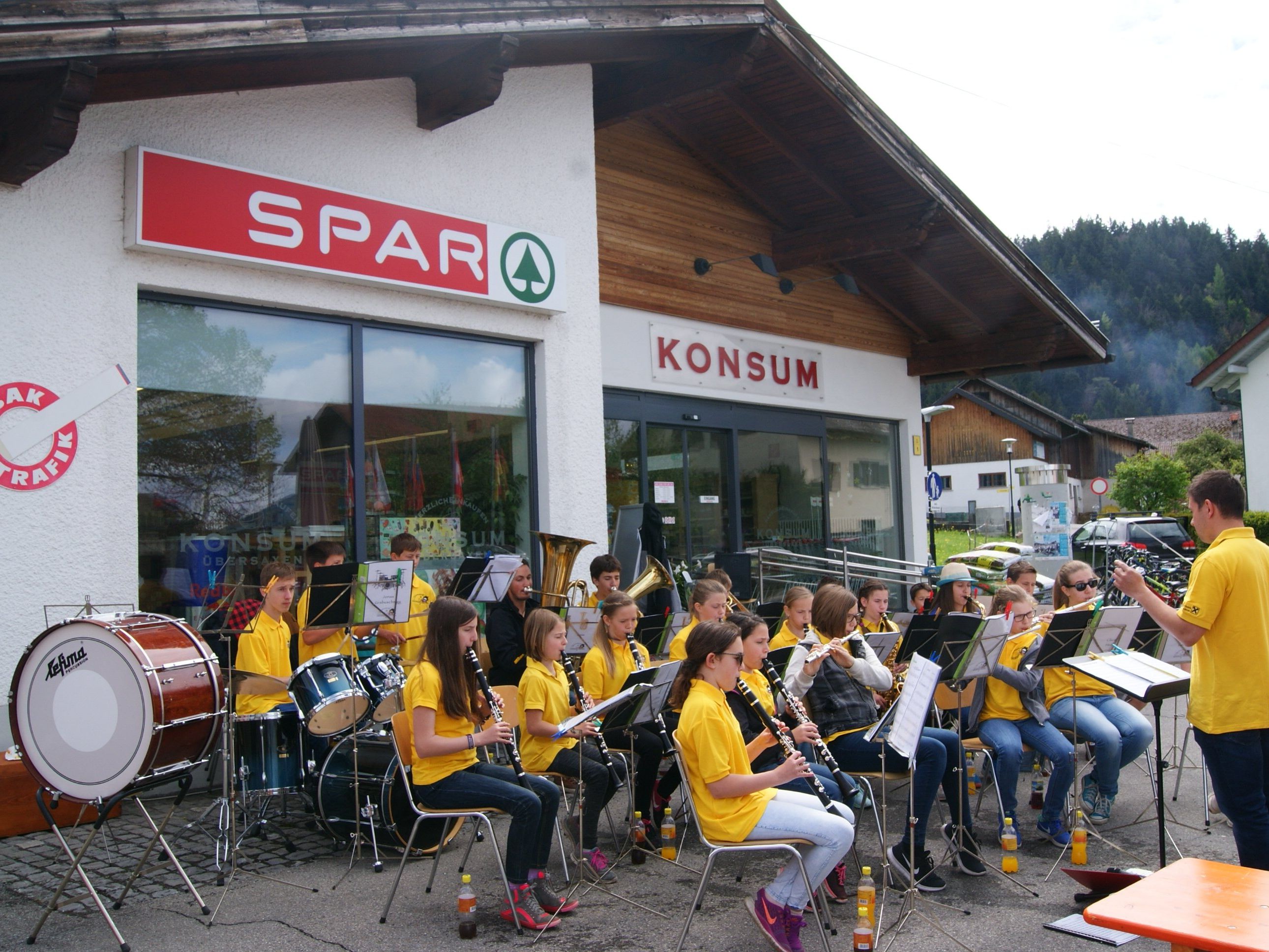 Die Jugendkapelle spielte zum Frühschoppen auf Die Jugendkapelle spielte zum Frühschoppen auf