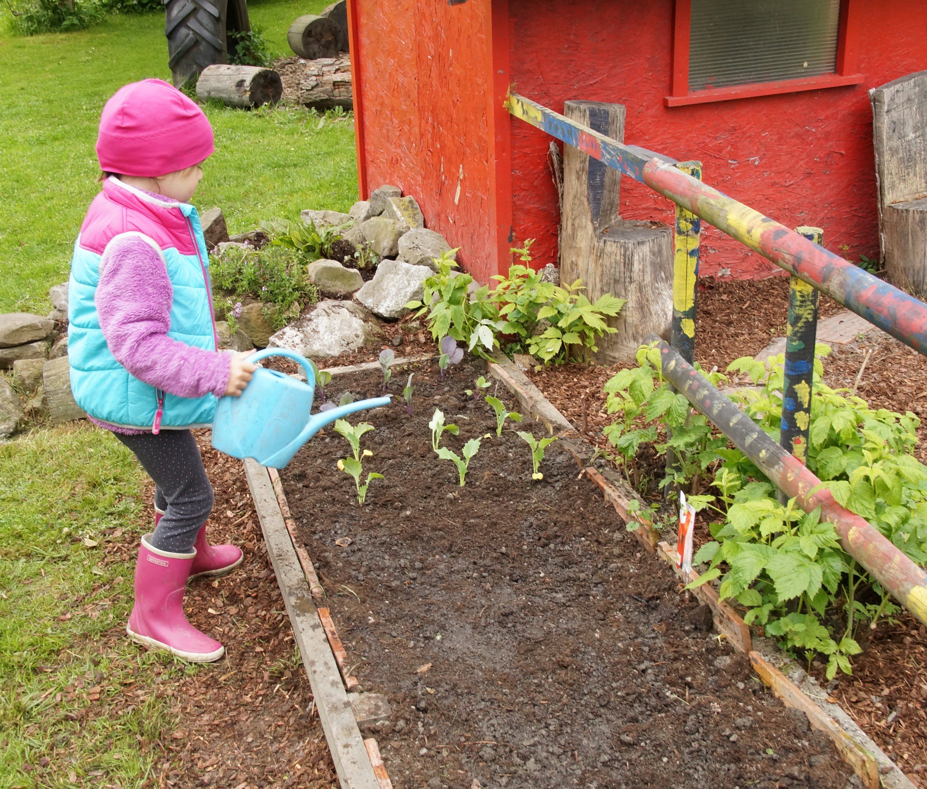 Frühjahrs-Garten-Putz in der Kinderstube Frühjahrs-Garten-Putz in der Kinderstube