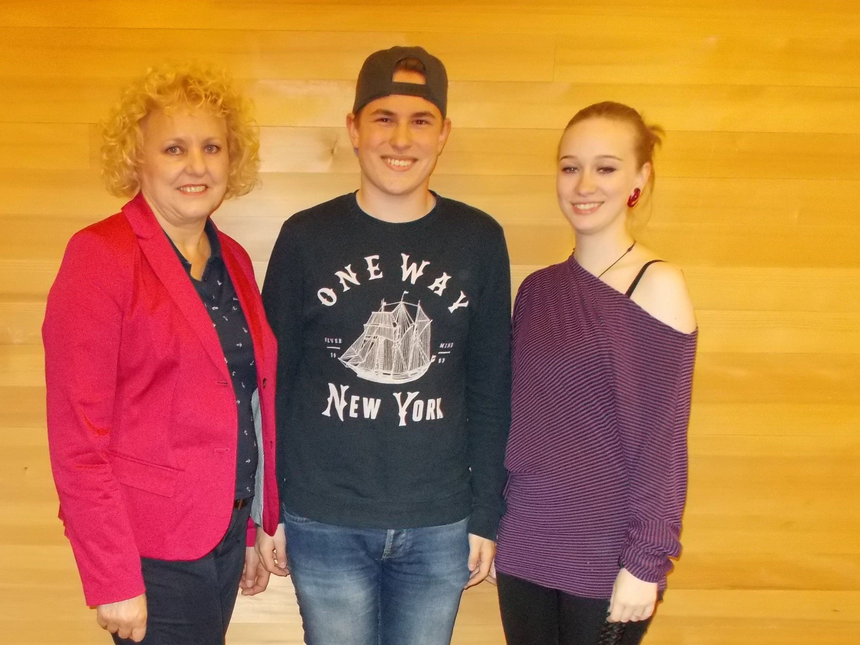 Die Schauspieler Eva Schönherr, Jakob Wirnsperger und Fabienne Riedmann (v.l.) von der "Luschnouar Bühne" Die Schauspieler Eva Schönherr, Jakob Wirnsperger und Fabienne Riedmann (v.l.) von der "Luschnouar Bühne"