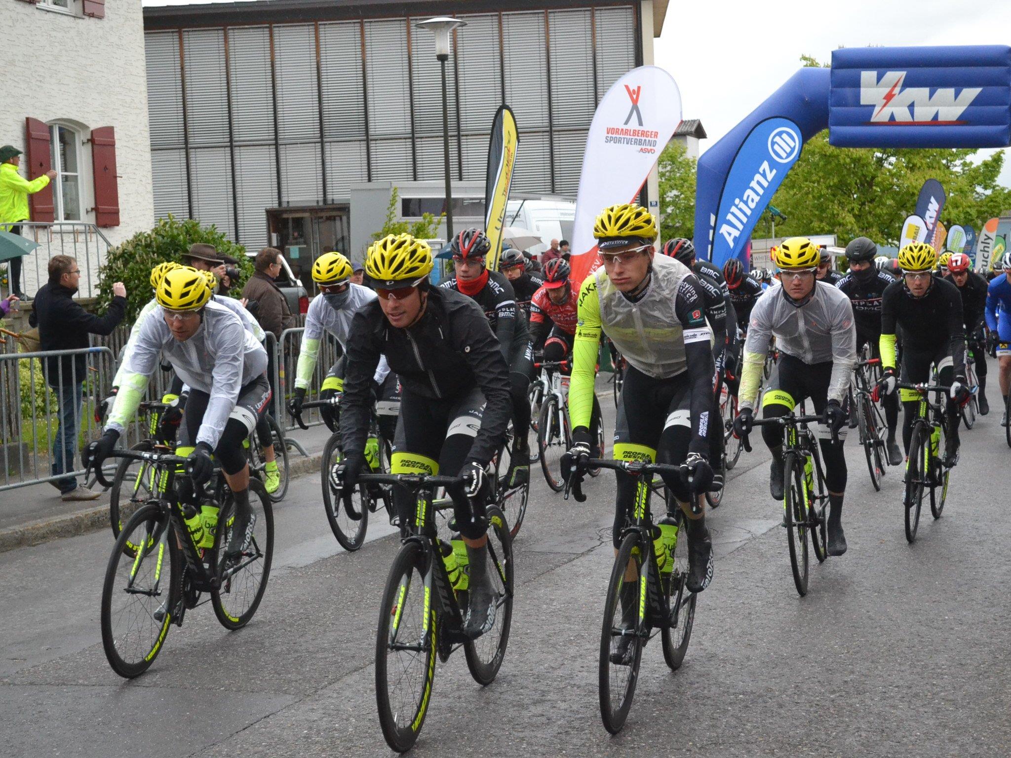 Die Teilnehmer der Rad-Bundesliga hatten mit Wind und frostigen Temperaturen zu kämpfen.