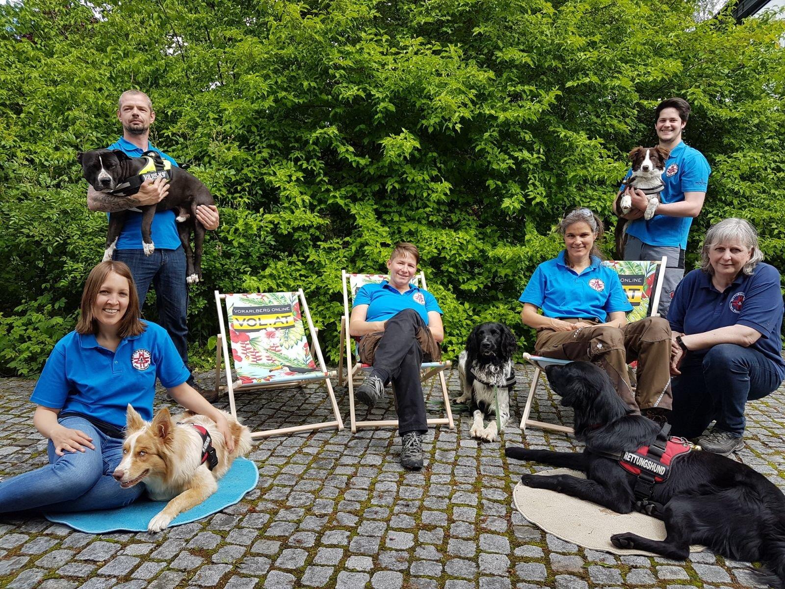 VOL.AT Liegestühle zugunsten des Rettungshunde Ausbildungszentrums Vorarlberg