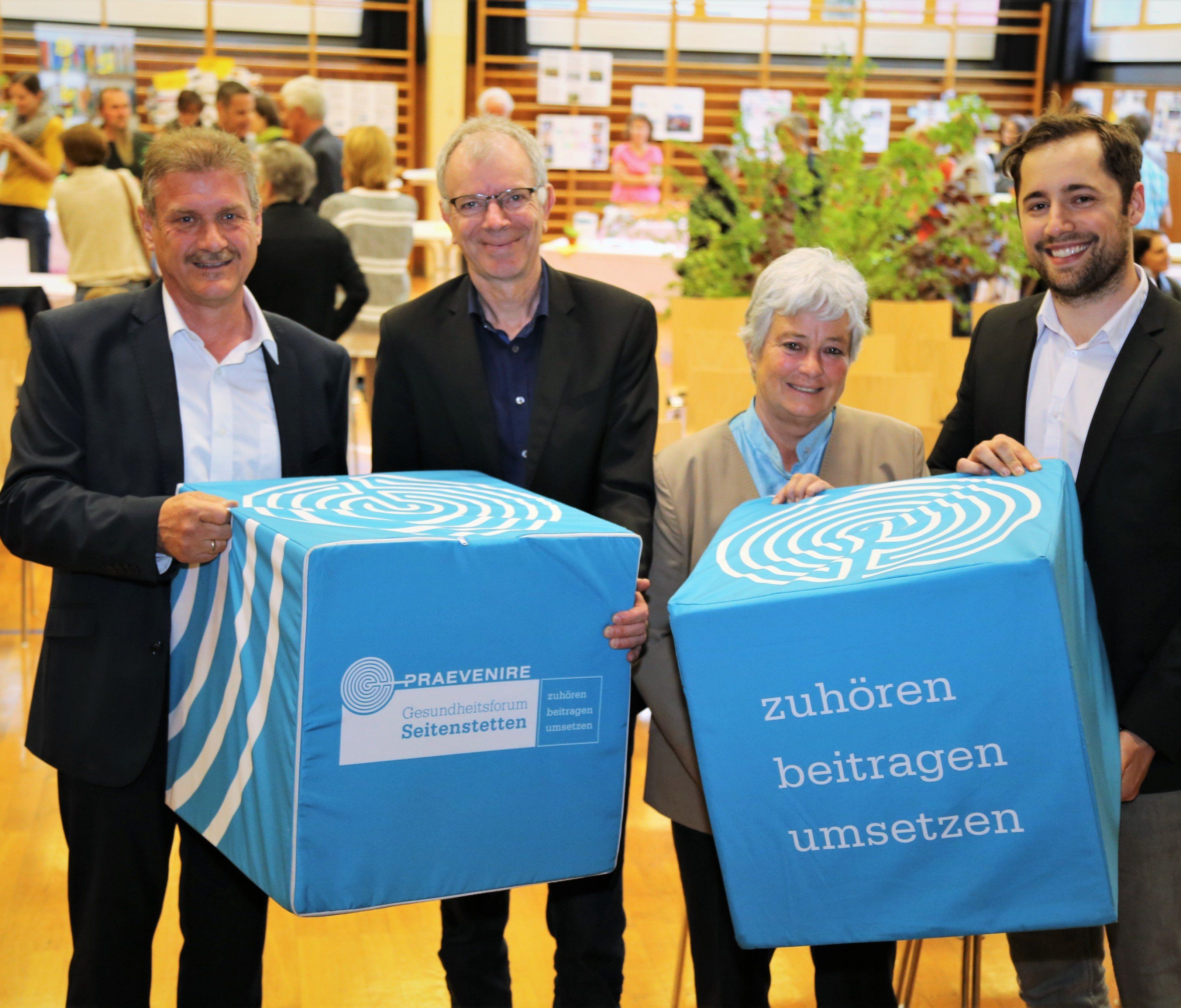 Bürgermeister Anton Metzler, Dr. Karl Lhotta, Vizebürgermeisterin Doris Amann und Projektvertreter Fabian Frühstück. Bürgermeister Anton Metzler, Dr. Karl Lhotta, Vizebürgermeisterin Doris Amann und Projektvertreter Fabian Frühstück.