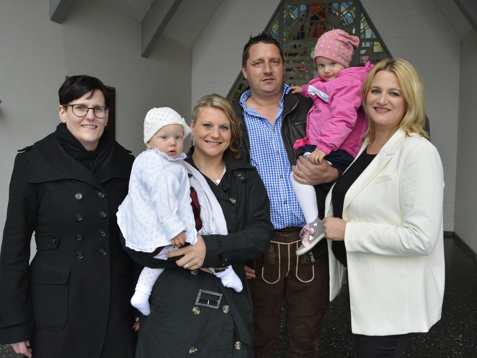 Marie, das zweite Kind von Caroline Hopfner und Markus Haselwanner, empfing die Taufe.