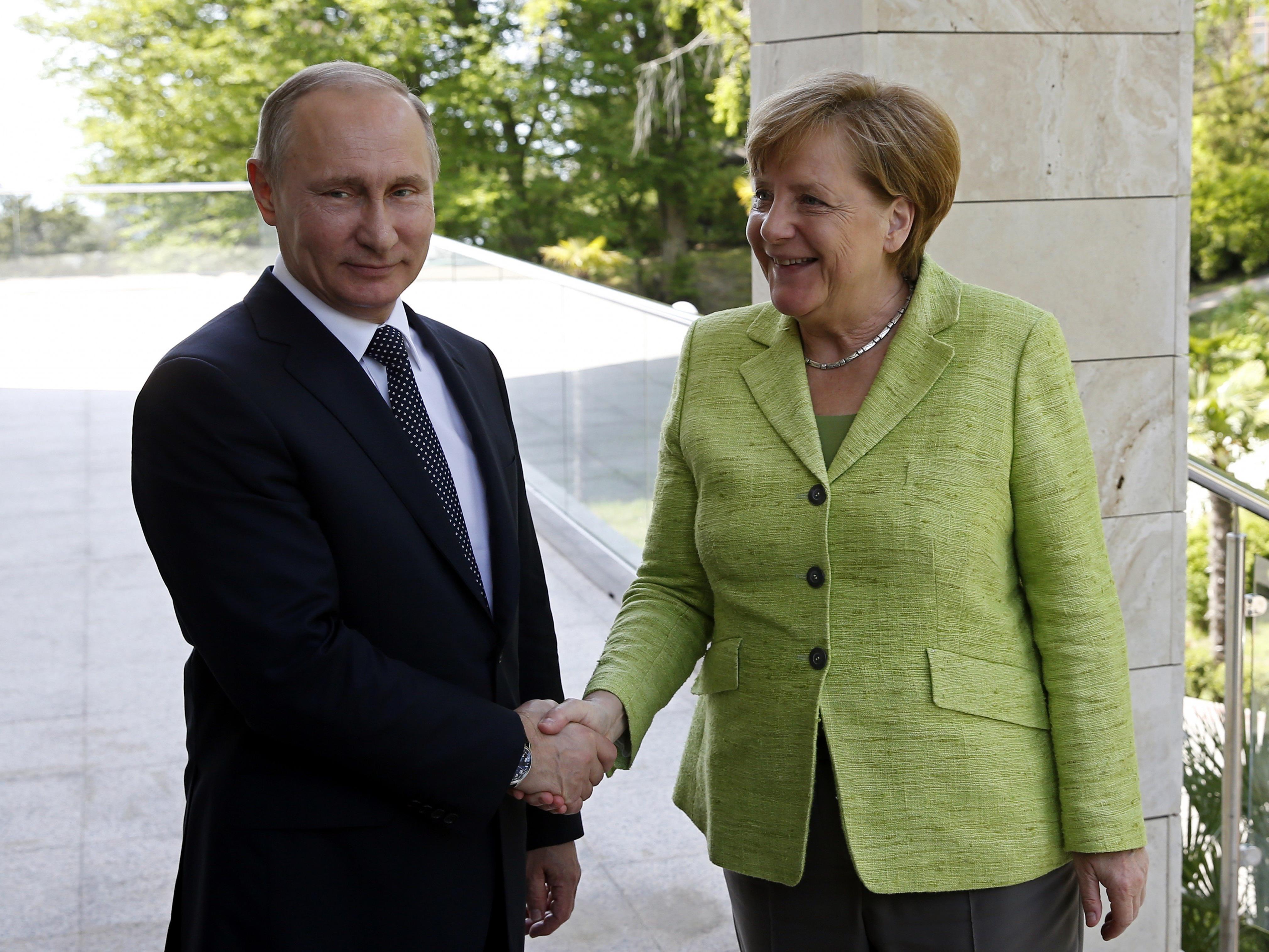 Angela Merkel traf sich Anfang mai mit Wladimir Putin in Sotschi.