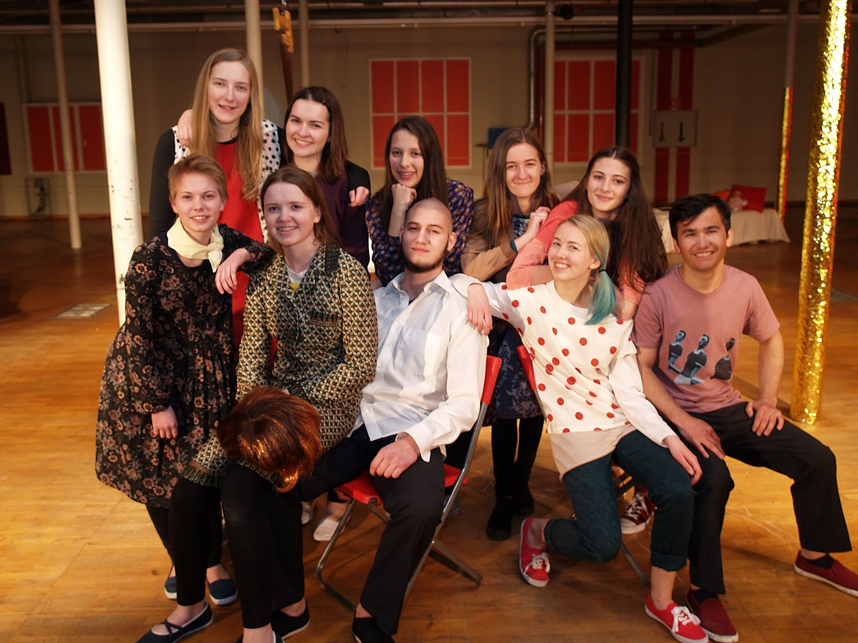 Die jugenlichen Darsteller begeisterten bei der eindringlichen und temporeichen Inszenierung. Die jugenlichen Darsteller begeisterten bei der eindringlichen und temporeichen Inszenierung.