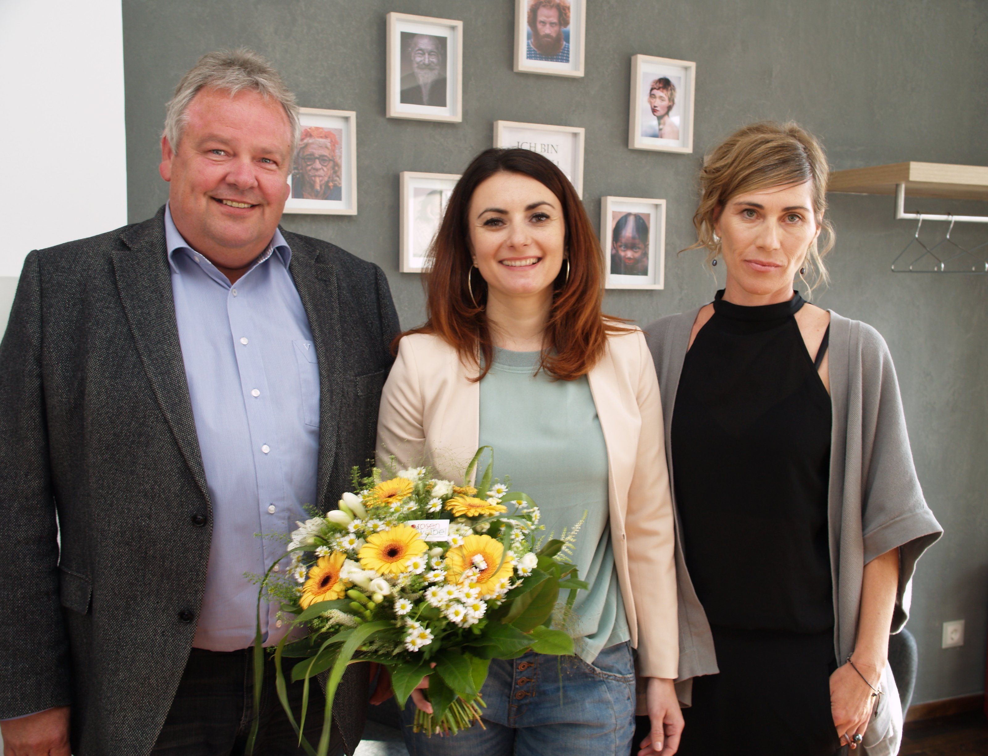 Bürgermeister Karl Wutschitz mit Irina Hocak und Gaby Lins bei der Eröffnung.