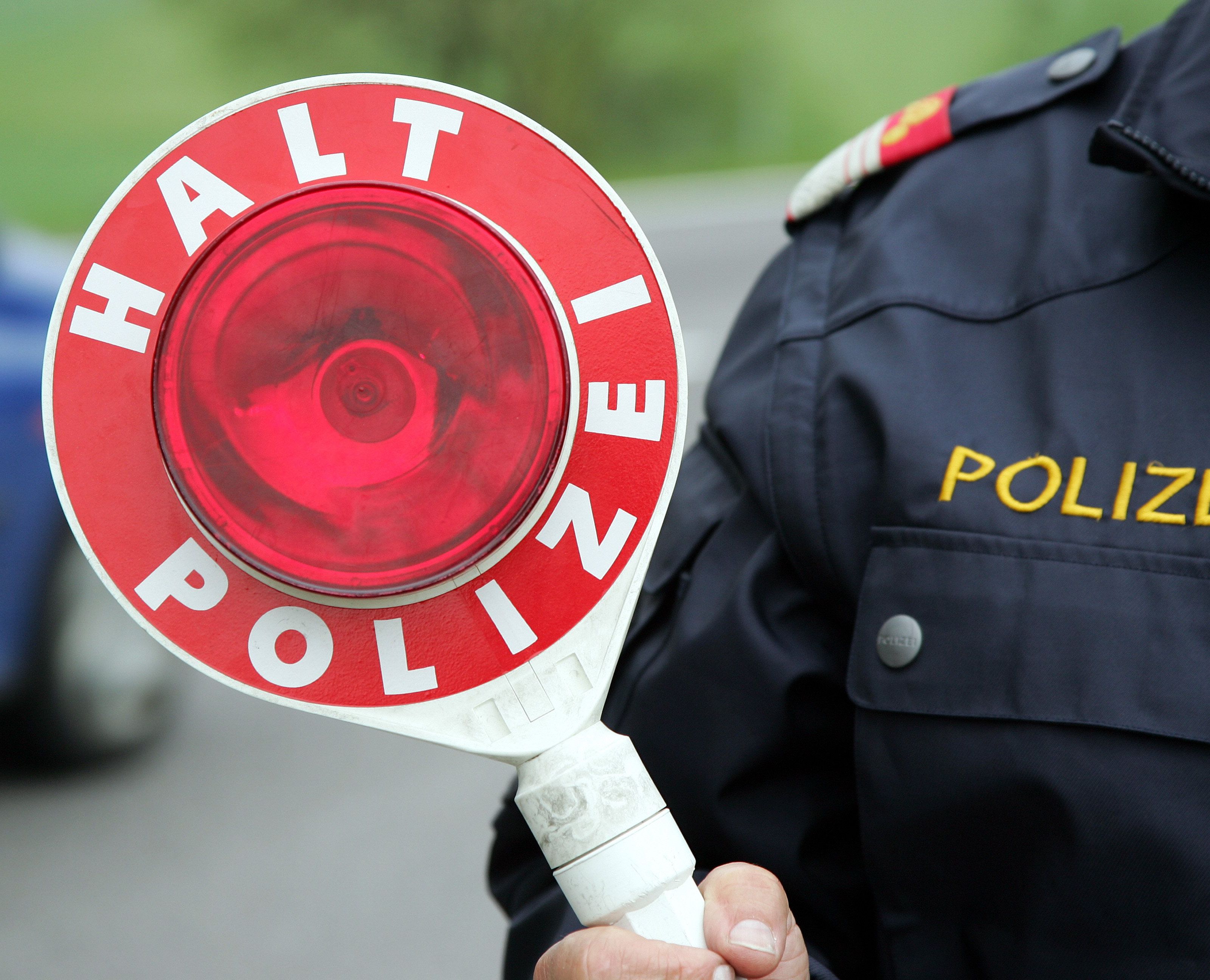 Die 15-Jährige wurde zu einer Notbremsung gezwungen. Die 15-Jährige wurde zu einer Notbremsung gezwungen.