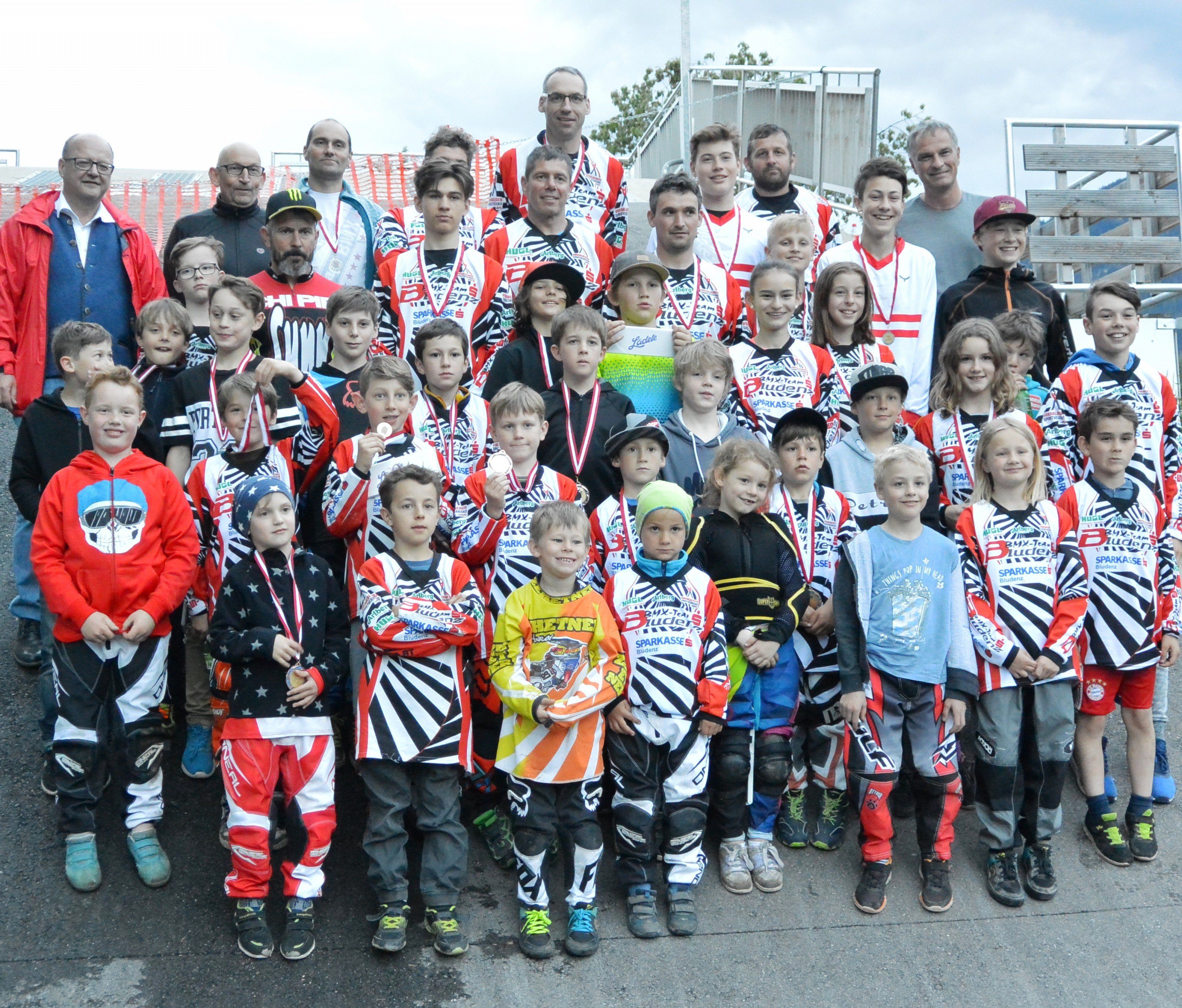 LM-Medaillengewinner mit Vize-Bgm. Mario Leiter und Stadtrat Gerhard Krump   LM-Medaillengewinner mit Vize-Bgm. Mario Leiter und Stadtrat Gerhard Krump