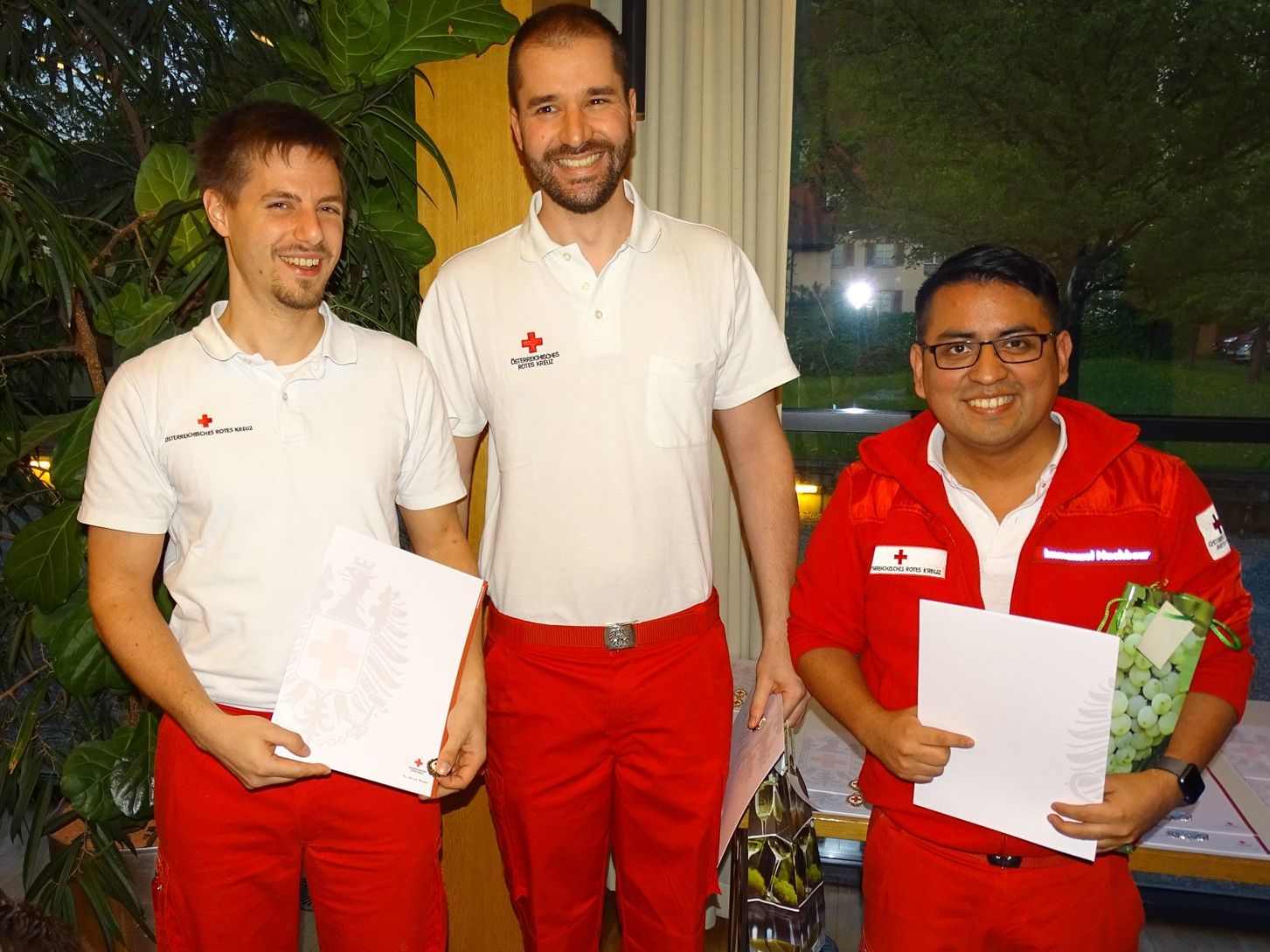 Peter Freydl, Simon Mathis und Immanuel Nachbaur (v.l.) wurden für 10 Jahre Vereinstreue geehrt. Peter Freydl, Simon Mathis und Immanuel Nachbaur (v.l.) wurden für 10 Jahre Vereinstreue geehrt.