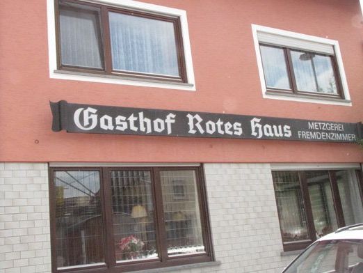 Rotes Haus, Gasthof in Andelfingen. Rotes Haus, Gasthof in Andelfingen.