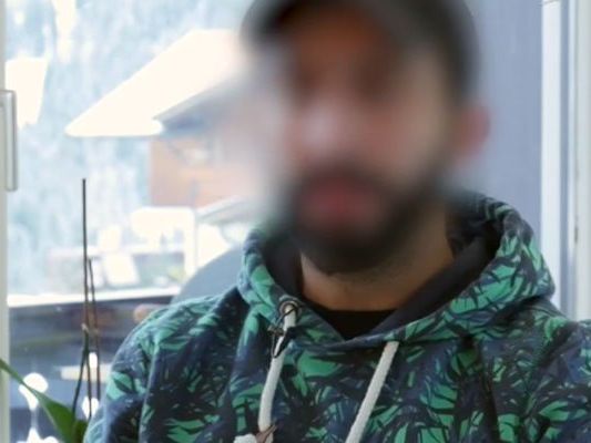 Benjamin F. werden Kriegsverbrechen vorgeworfen. Benjamin F. werden Kriegsverbrechen vorgeworfen.