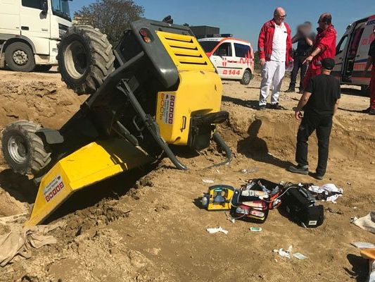 Bei Bagger-Unfällen wurde am Donnerstag zwei Arbeiter schwer verletzt Bei Bagger-Unfällen wurde am Donnerstag zwei Arbeiter schwer verletzt