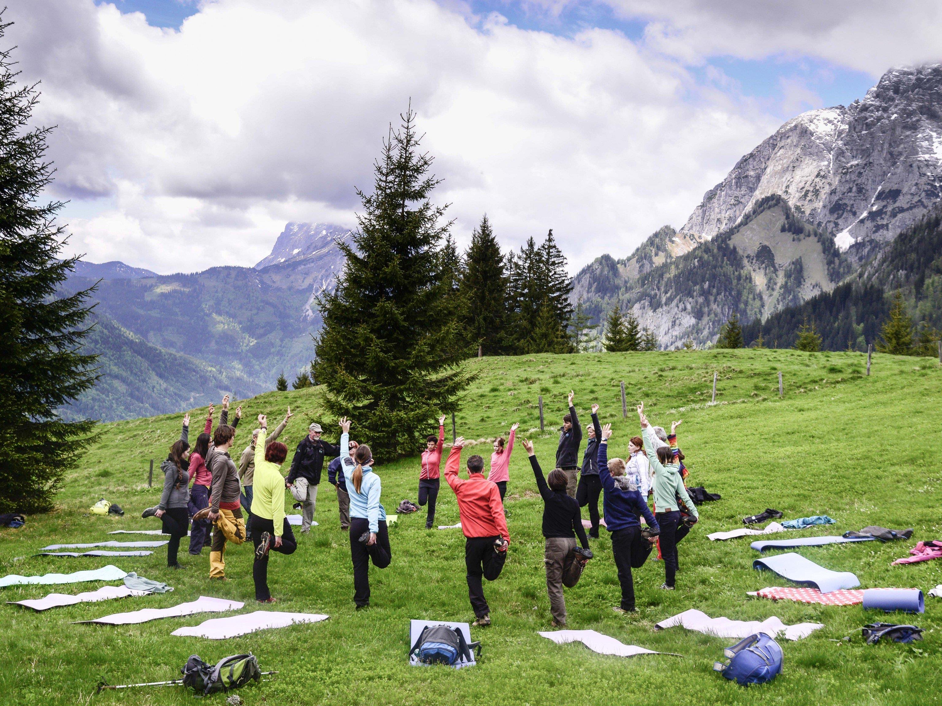 Yoga bei der Wanderung durch den Nationalpark Gesäuse