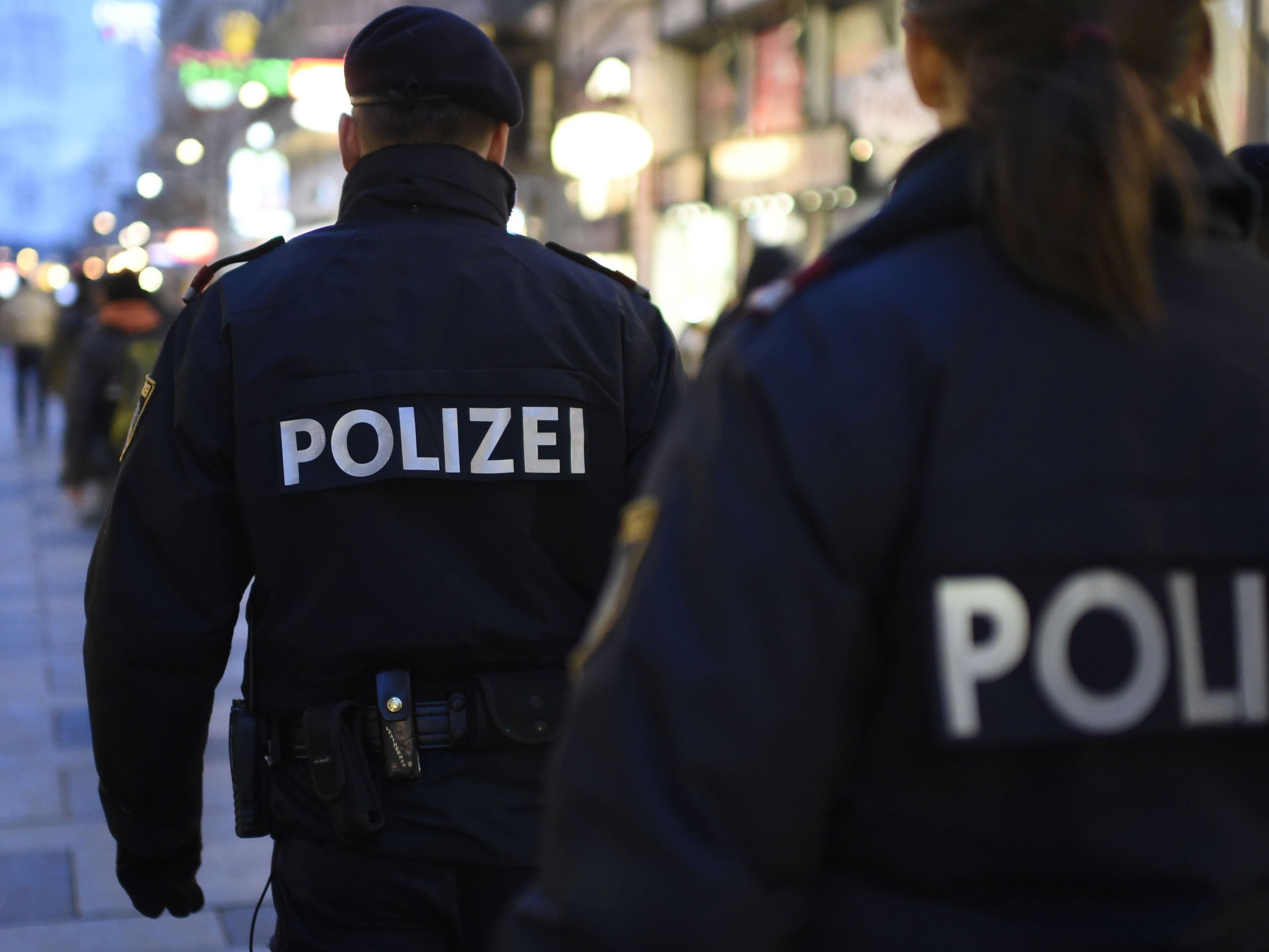 Mehrere Polizisten wurden bei Attacken verletzt Mehrere Polizisten wurden bei Attacken verletzt