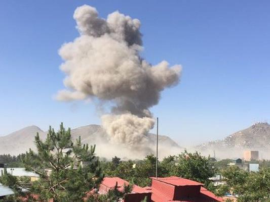 Bei der Explosion einer Autobombe in der Nähe der deutschen Botschaft in Kabul sind Polizeiangaben zufolge mehrere Menschen getötet worden.
