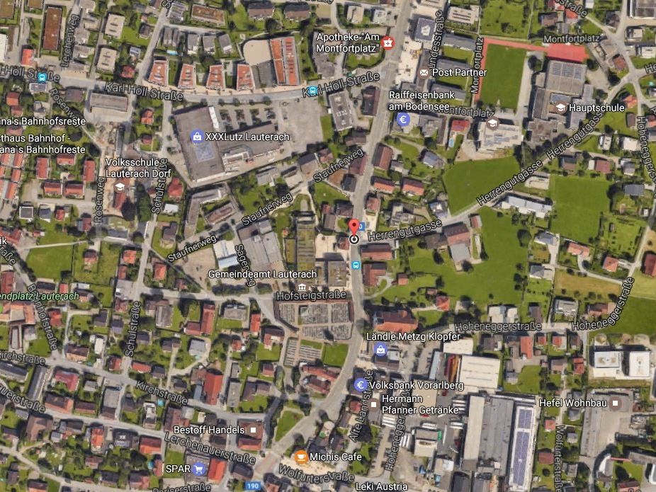 Bei der Herrengutgasse bog ein Radfahrer nach links in die L190 ein. Bei der Herrengutgasse bog ein Radfahrer nach links in die L190 ein.