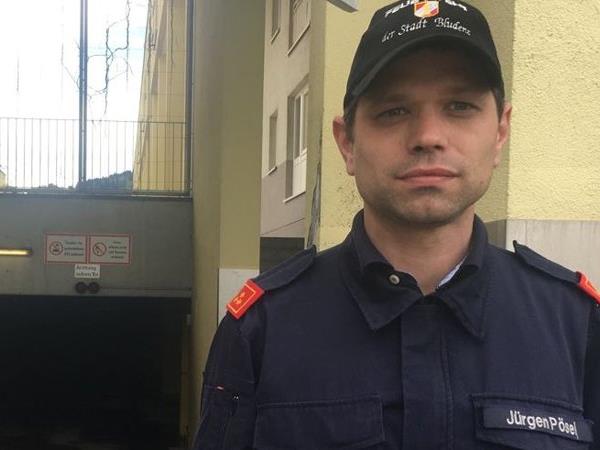 Der Bludenzer Feuerwehrkommandant Jürgen Pösel berichtet von den Löscharbeiten in einer Bludenzer Tiefgarage.