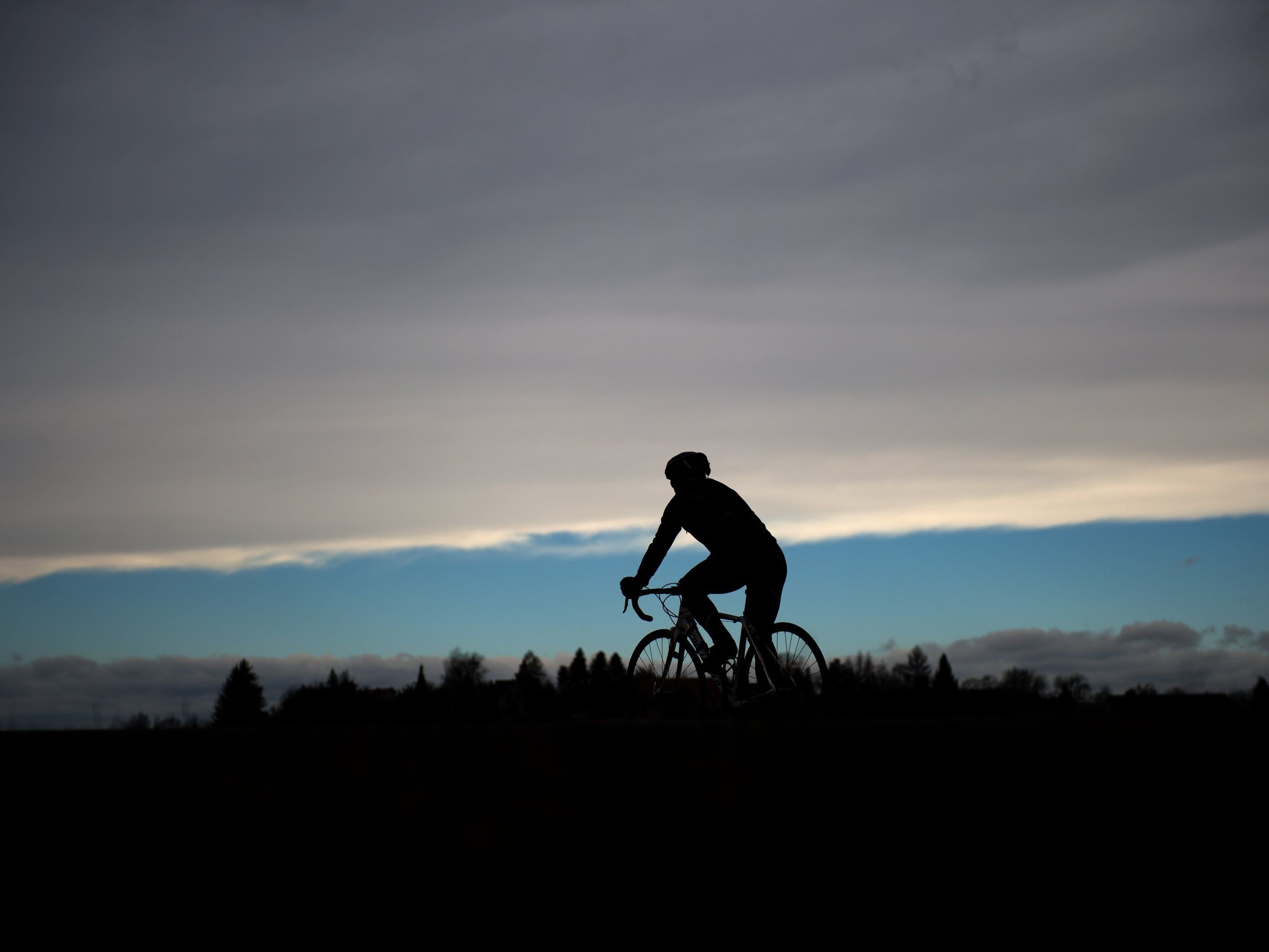 Der Radfahrer starb wohl in Folge eines Unfalls. Der Radfahrer starb wohl in Folge eines Unfalls.