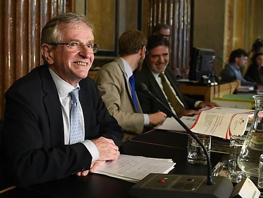 Ex-Vizekanzler Molterer steht Rede und Antwort Ex-Vizekanzler Molterer steht Rede und Antwort