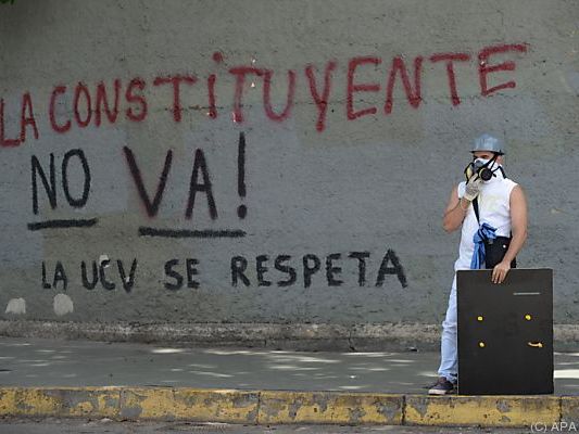Das ölreiche Land leidet unter einer Wirtschaftskrise Das ölreiche Land leidet unter einer Wirtschaftskrise