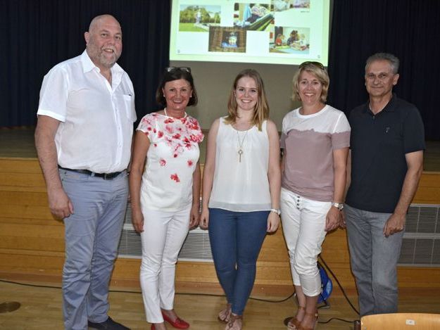 Bgm. Thomas Pinter, Tina Loy (Leiterin der Zwergengärten beim Verein Tagesmütter), Melanie Huber (künftige Leiterin Zwergengarten Meiningen), Yvonne Andretter-Wiedl (stv. Leiterin Zwergengärten), Vize-Bgm. Dr. Heribert Zöhrer.